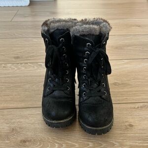 Steve Madden black booties with fur trim and a heel. Size 6